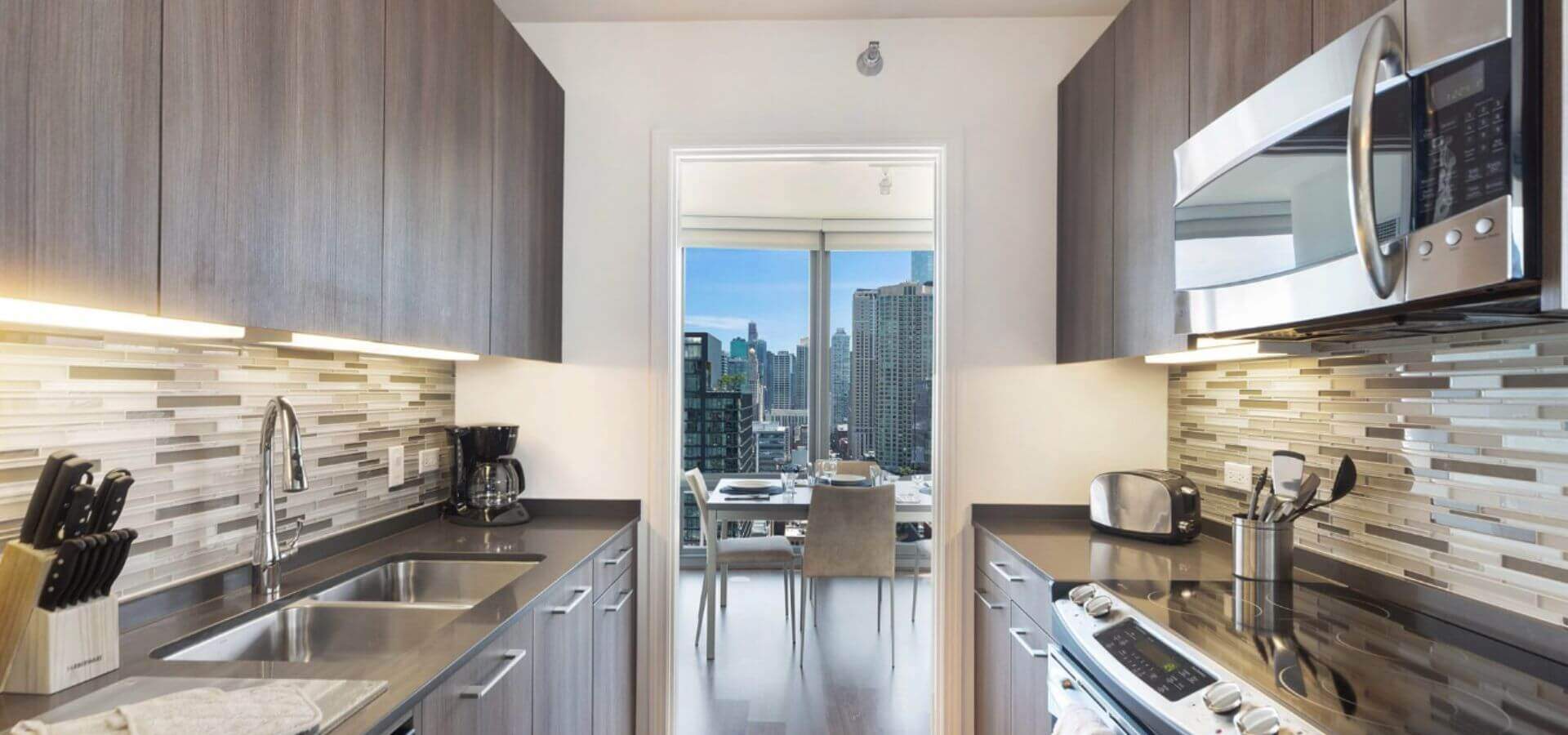 Kitchen & Dinner room at Catalyst in Chicago, a Compass Furnished Apartments property