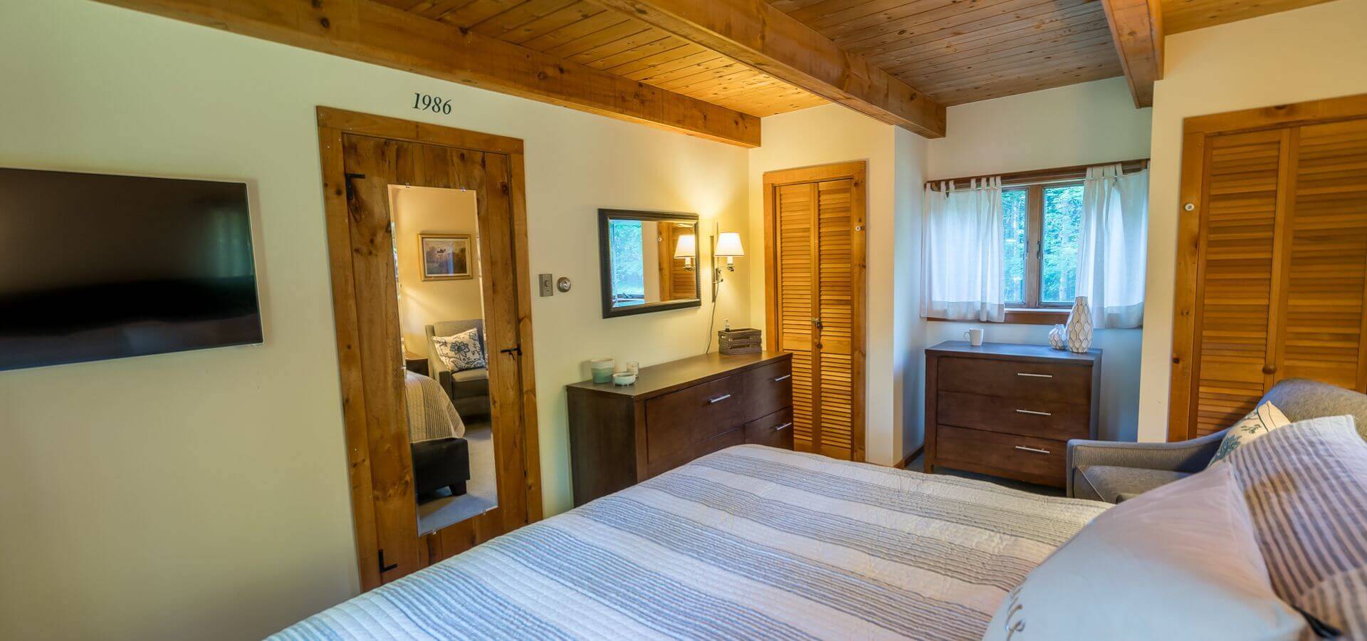 Cozy bedroom at 1292 Middletown by Compass Furnished Apartments 1