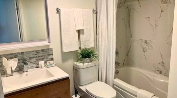 Modern bathroom at Compass Furnished Apartments’ Skydome City