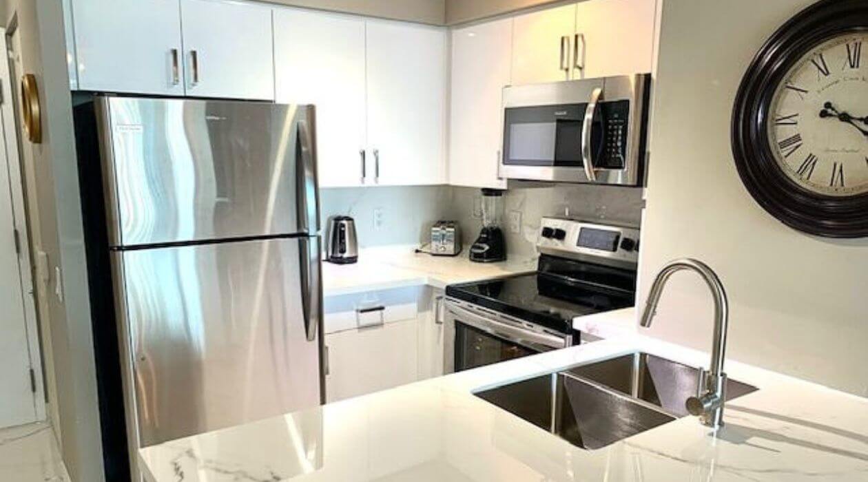 Modern kitchen at Compass Furnished Apartments’ Skydome City